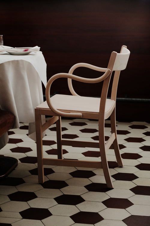 Waiter XL Armchair